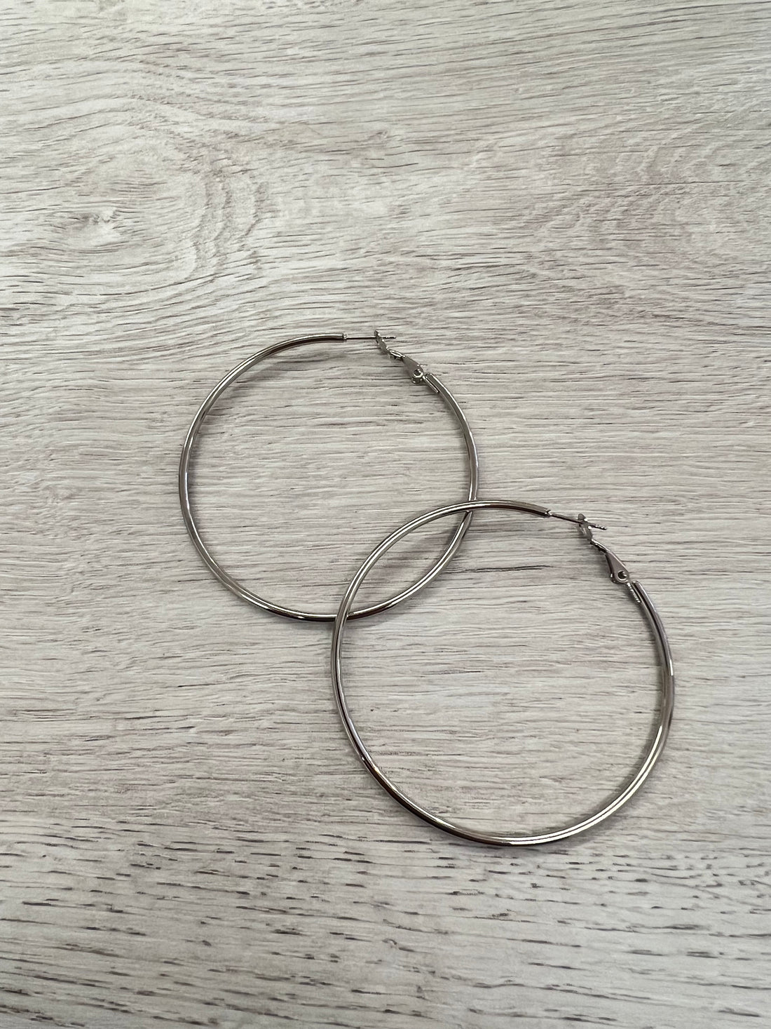 Boucles d’oreilles argentées grandes créoles