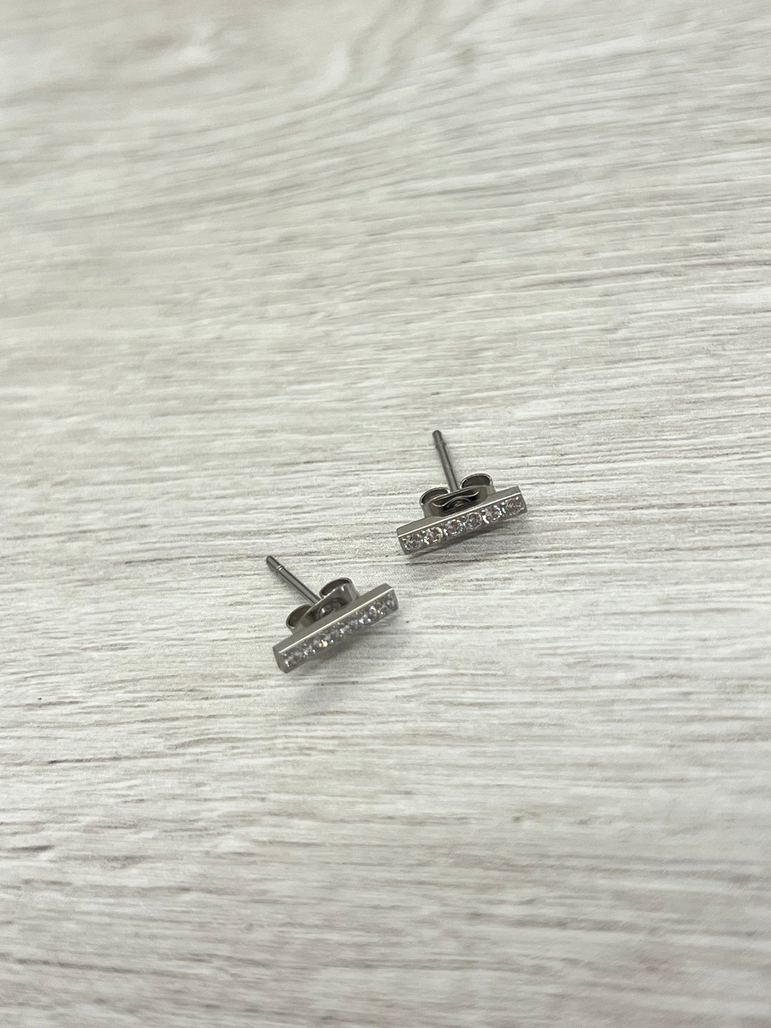 Boucles d’oreilles mini barre argentée