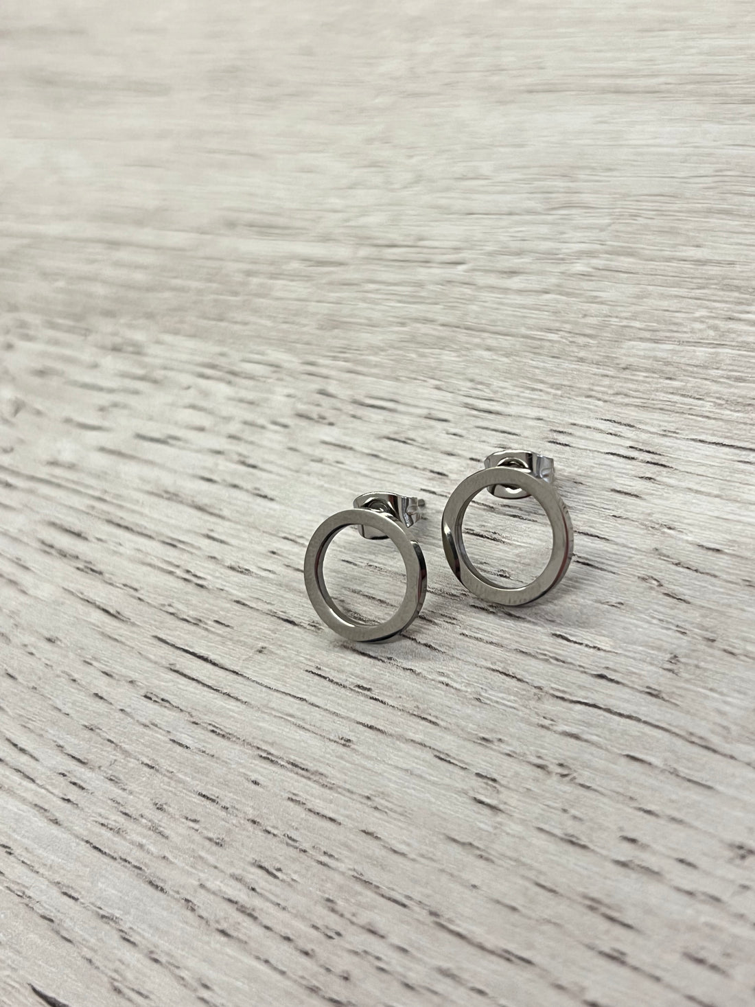 Boucles d’oreilles argentées anneau