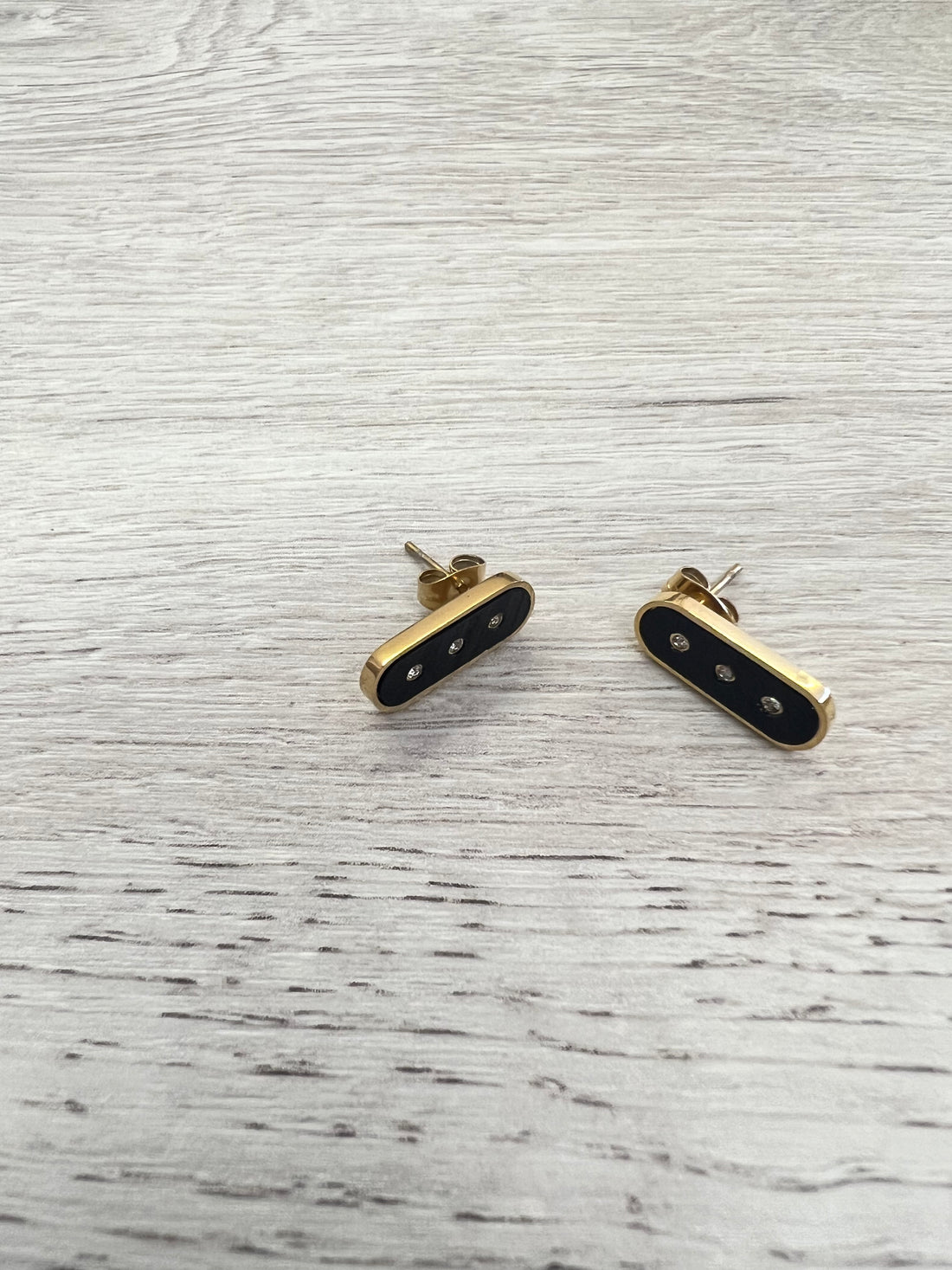 Boucles d’oreilles 3 strass noires