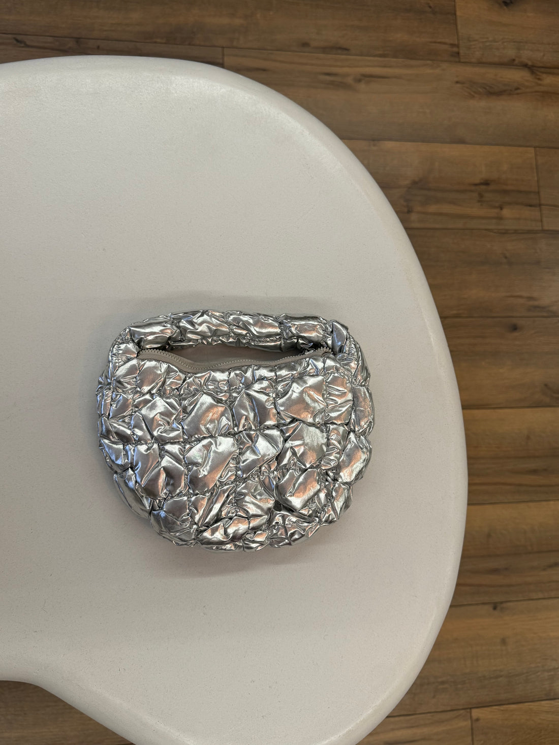 Sac à main matelassé argent