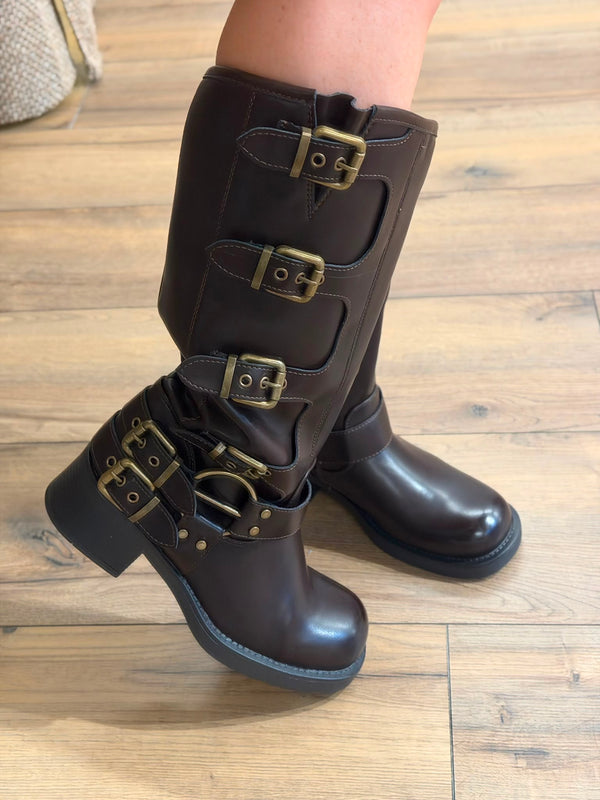 Bottes marrons avec boucles