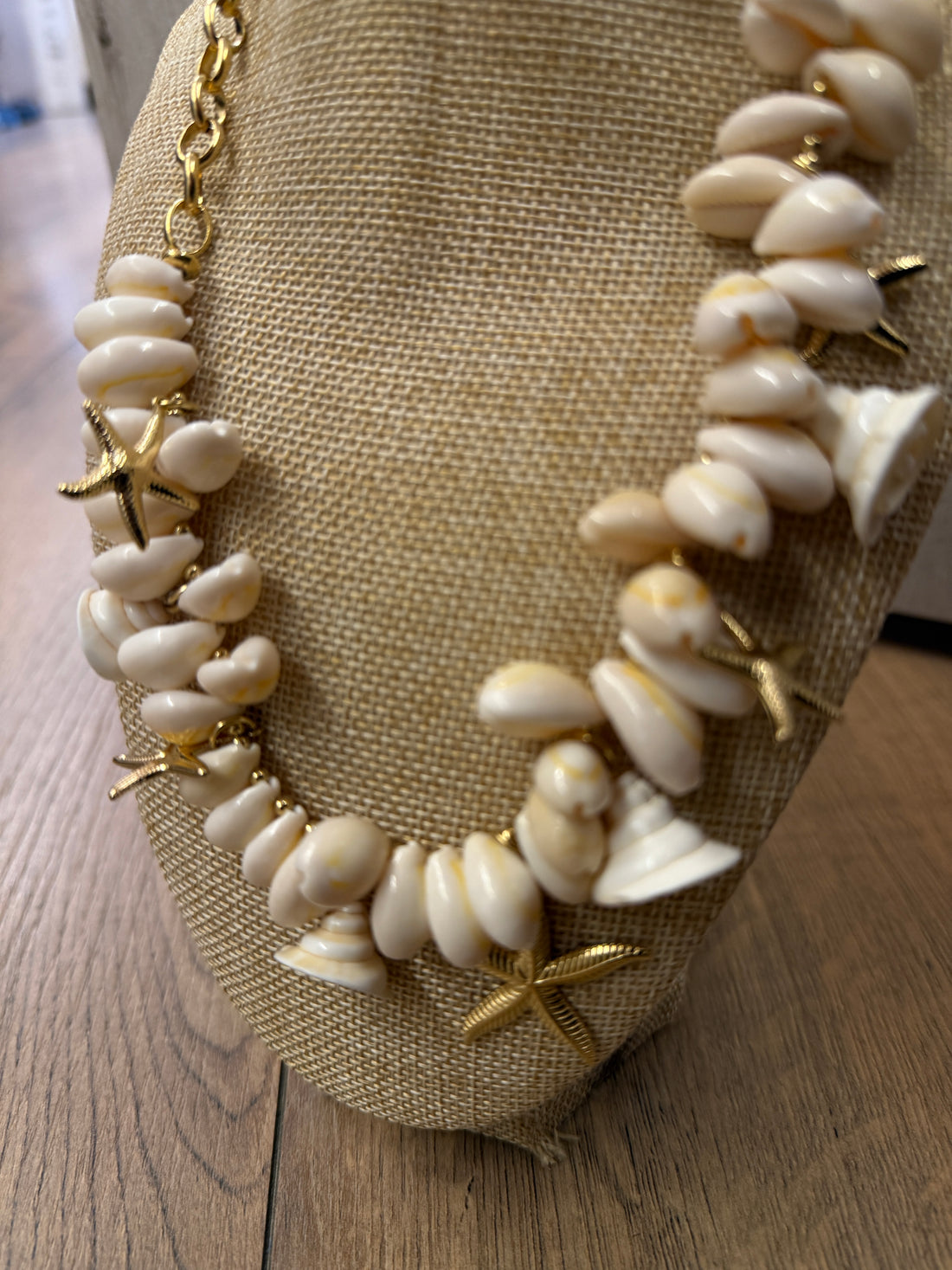 Collier coquillages et étoiles de mer