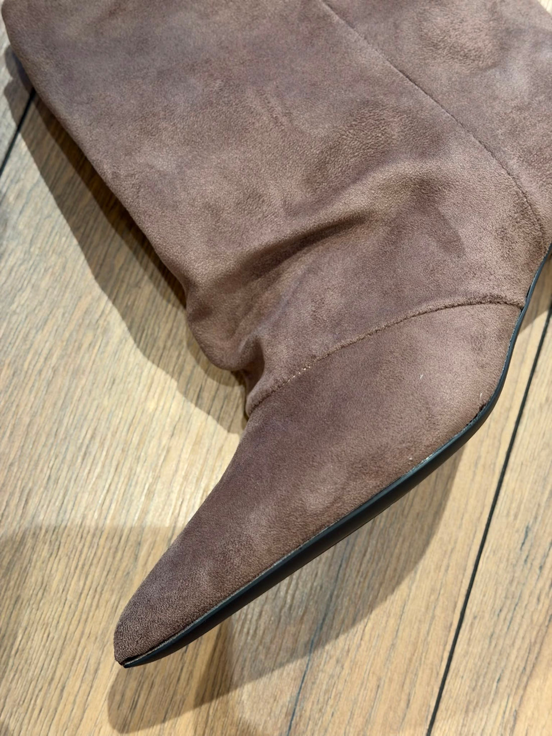 Bottines daim taupe fronces