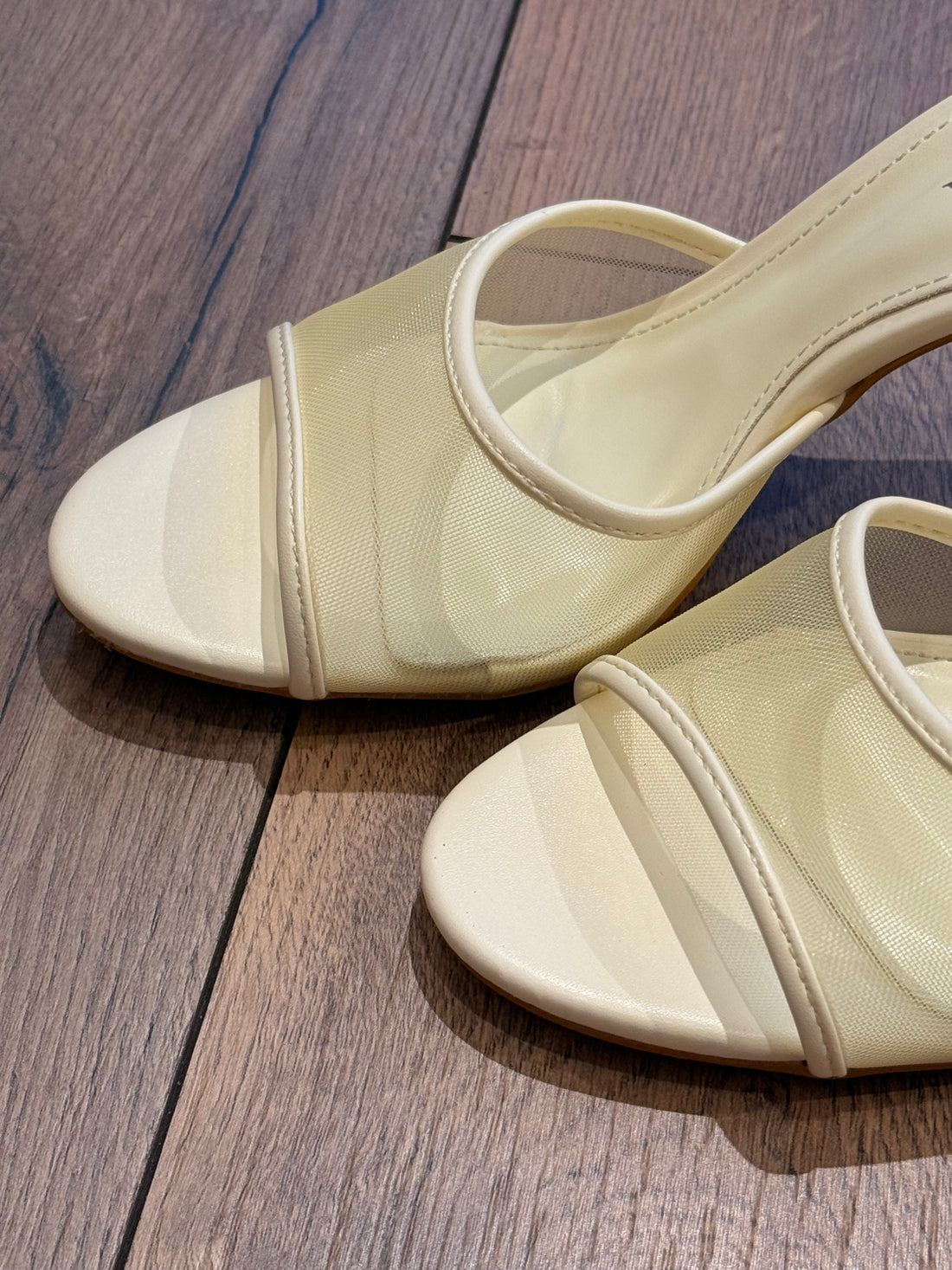 Mules a talon jaune tulle