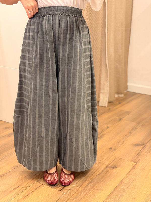 Pantalon ballon rayé gris