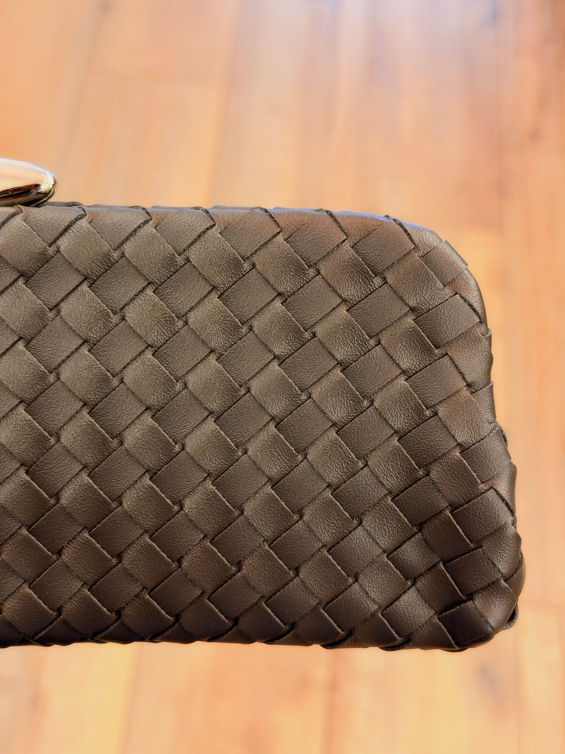 Pochette plate tressée gris