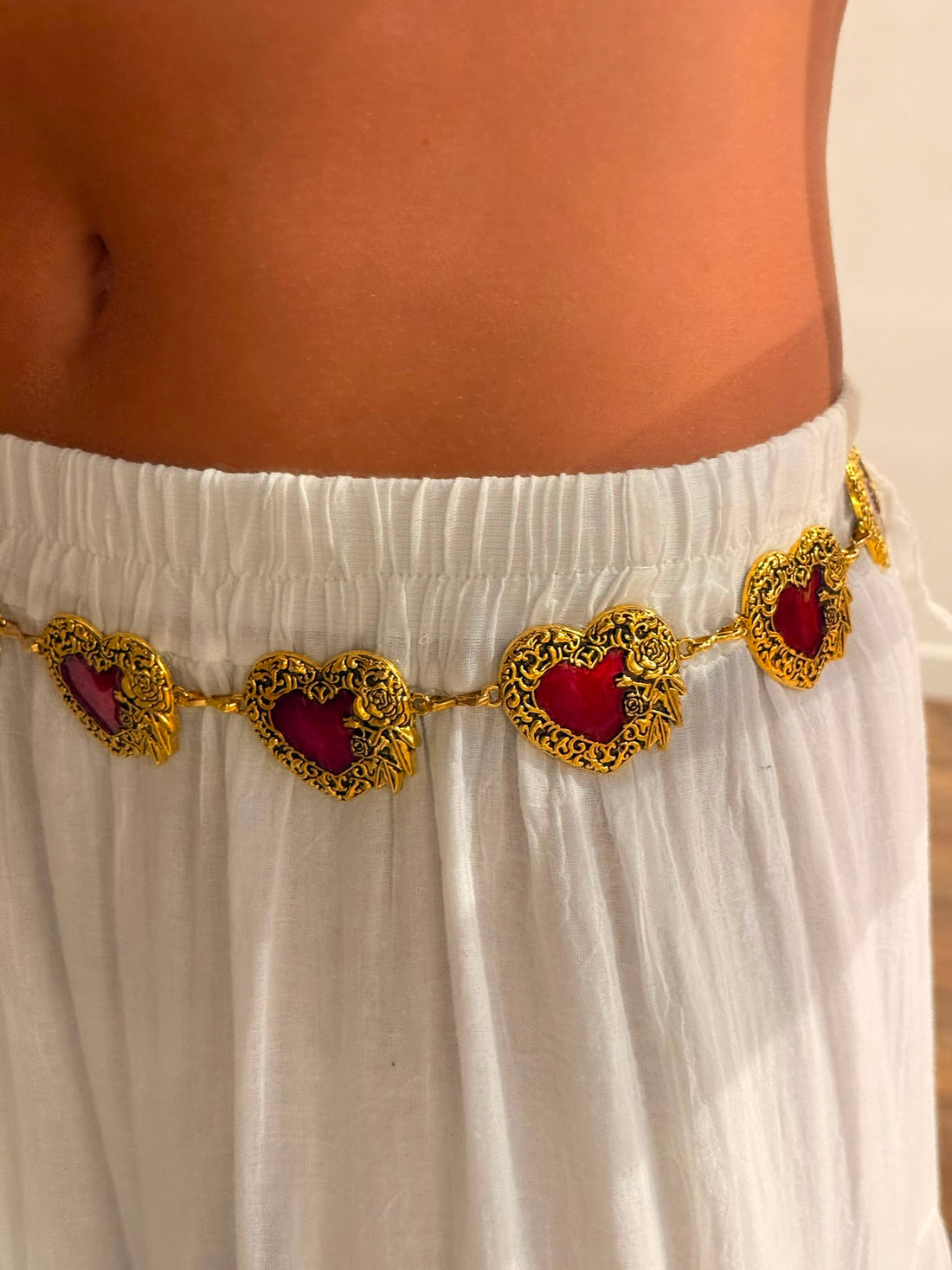 Ceinture chaine coeur rouge