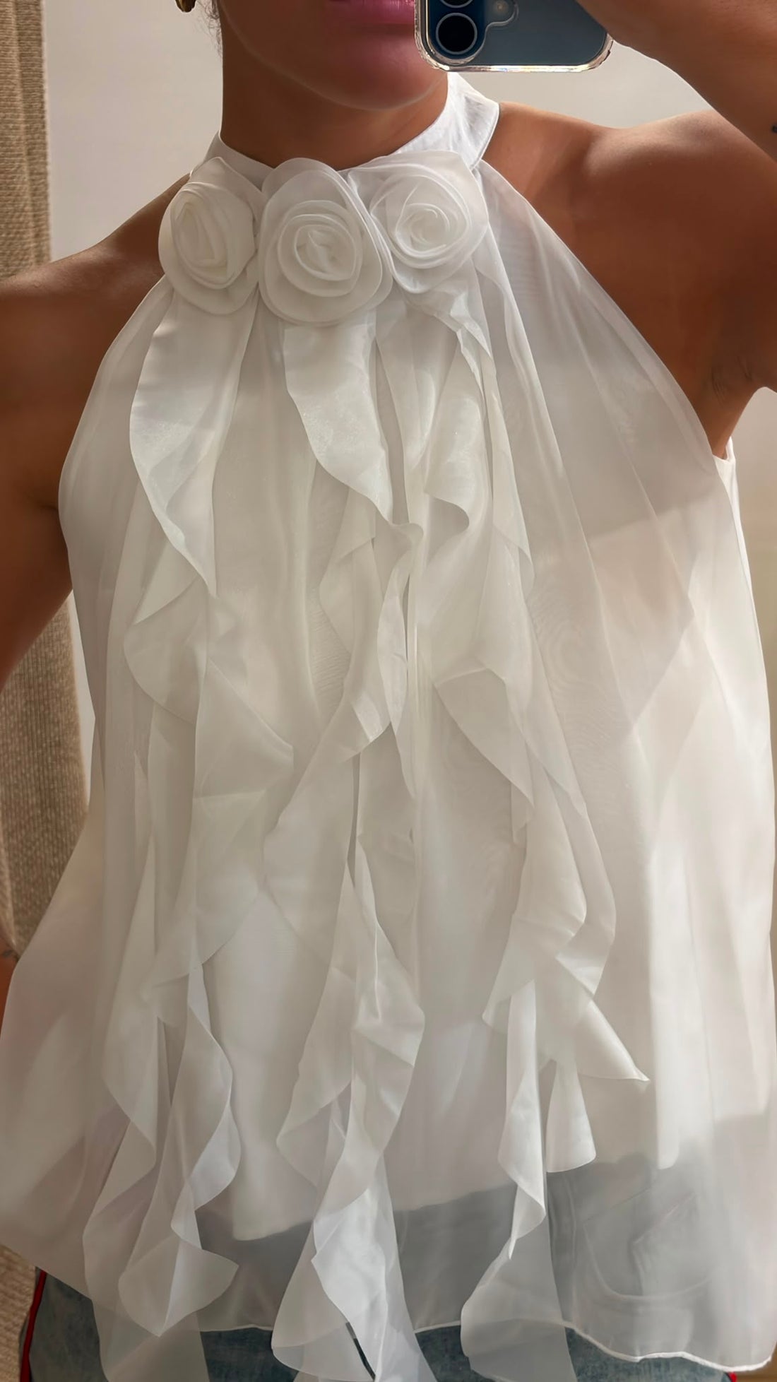 Top avec fleurs au col blanc