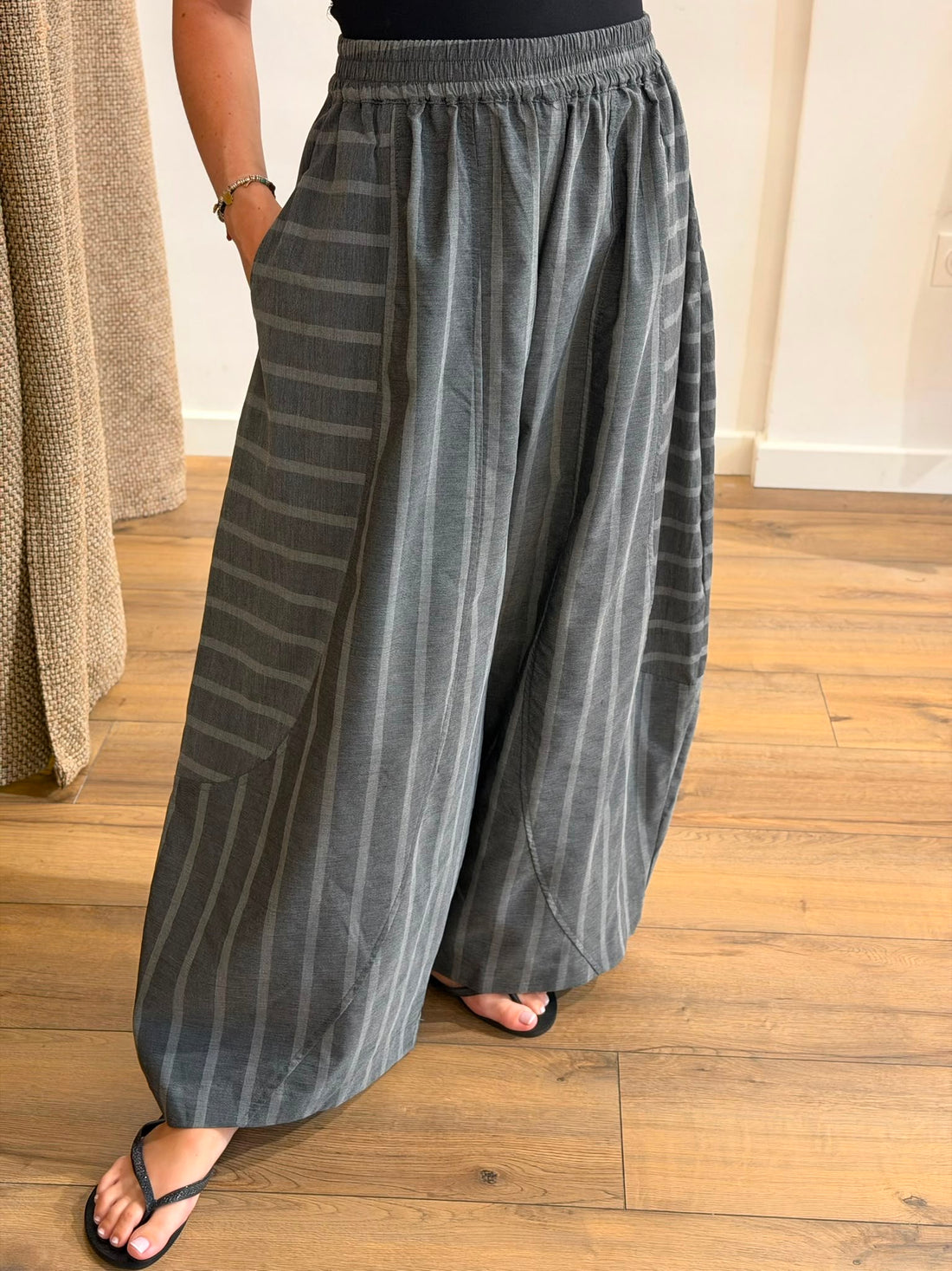 Pantalon ballon rayé gris