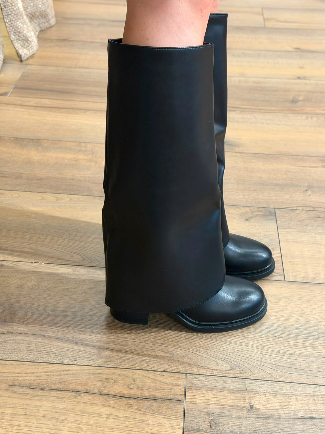 Bottes en simili noir rabat