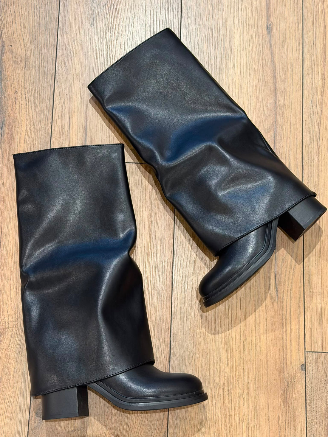 Bottes en simili noir rabat