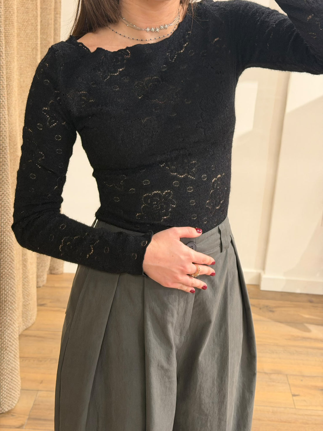 Top dentelle noir col bateau