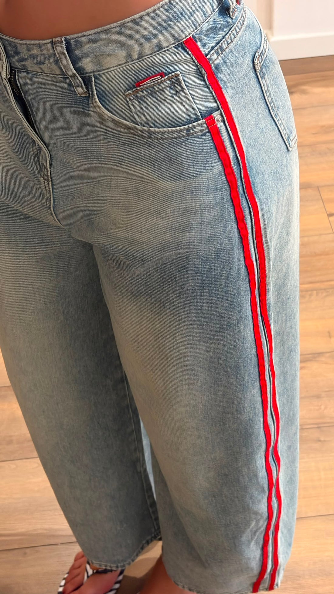 Jean bleu bandes rouges