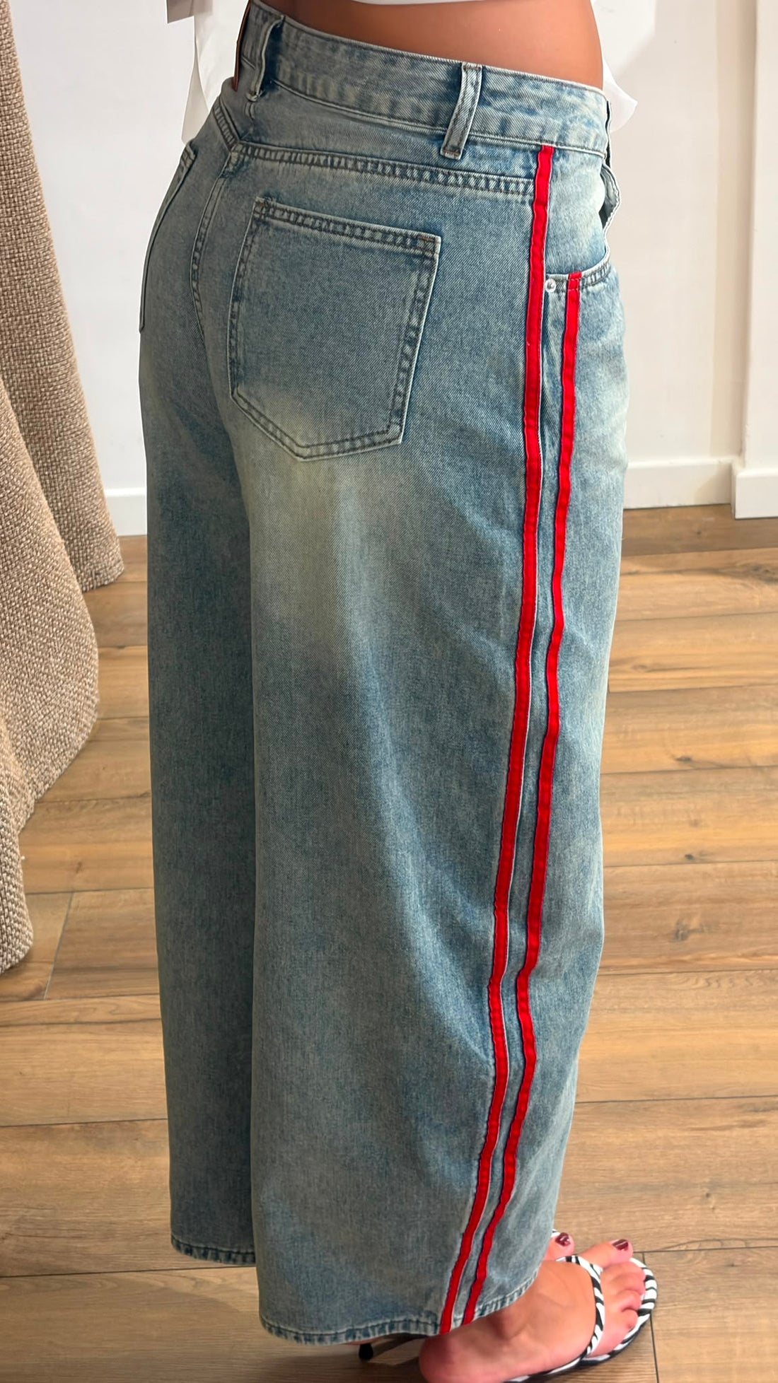 Jean bleu bandes rouges