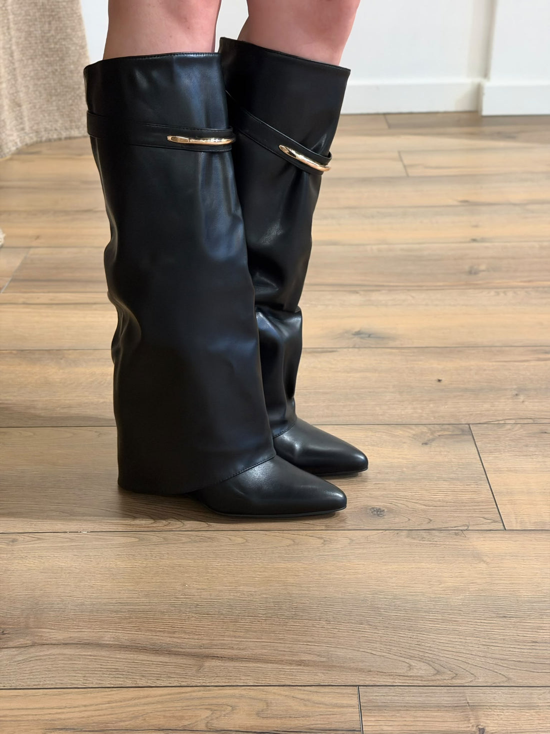 Bottes noires rabat pointues