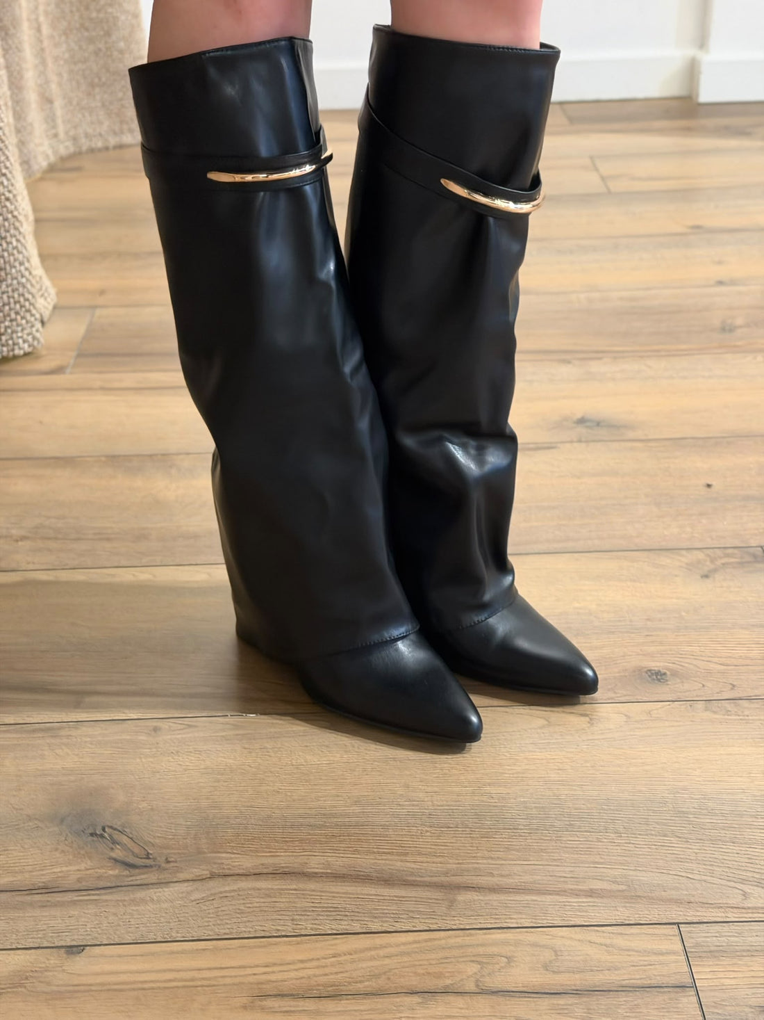 Bottes noires rabat pointues