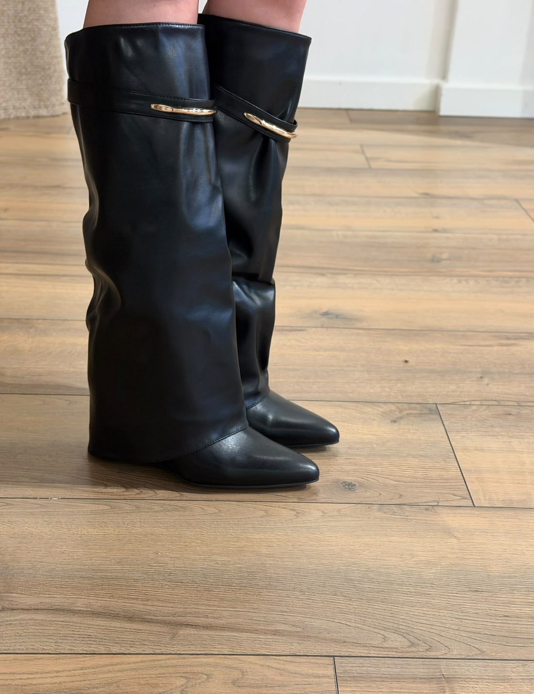 Bottes noires rabat pointues