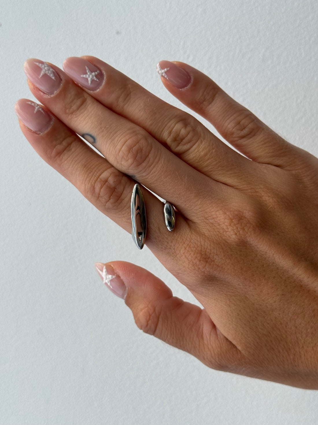 Bague argentée barre en biais - Léone