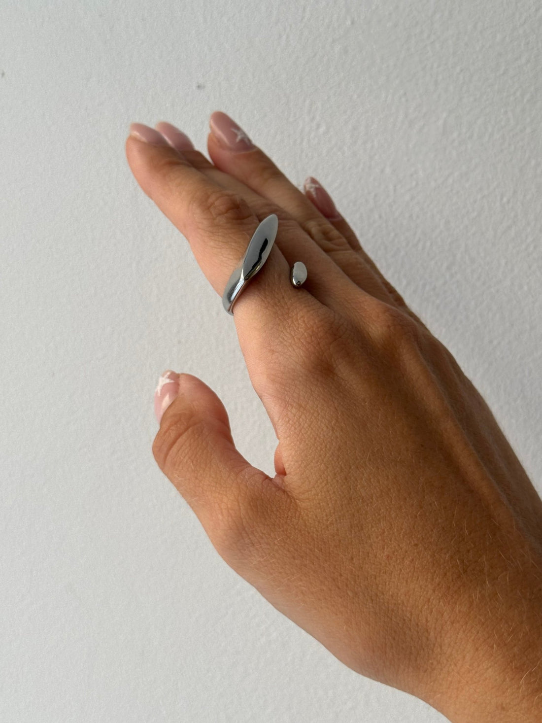Bague argentée barre en biais - Léone