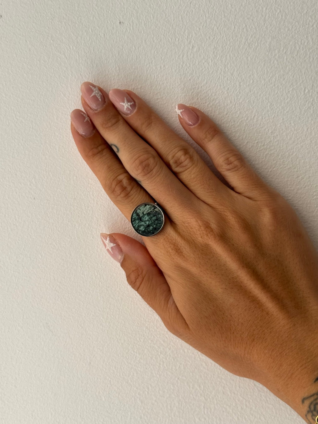 Bague argentée plaque verte marbrée - Léone