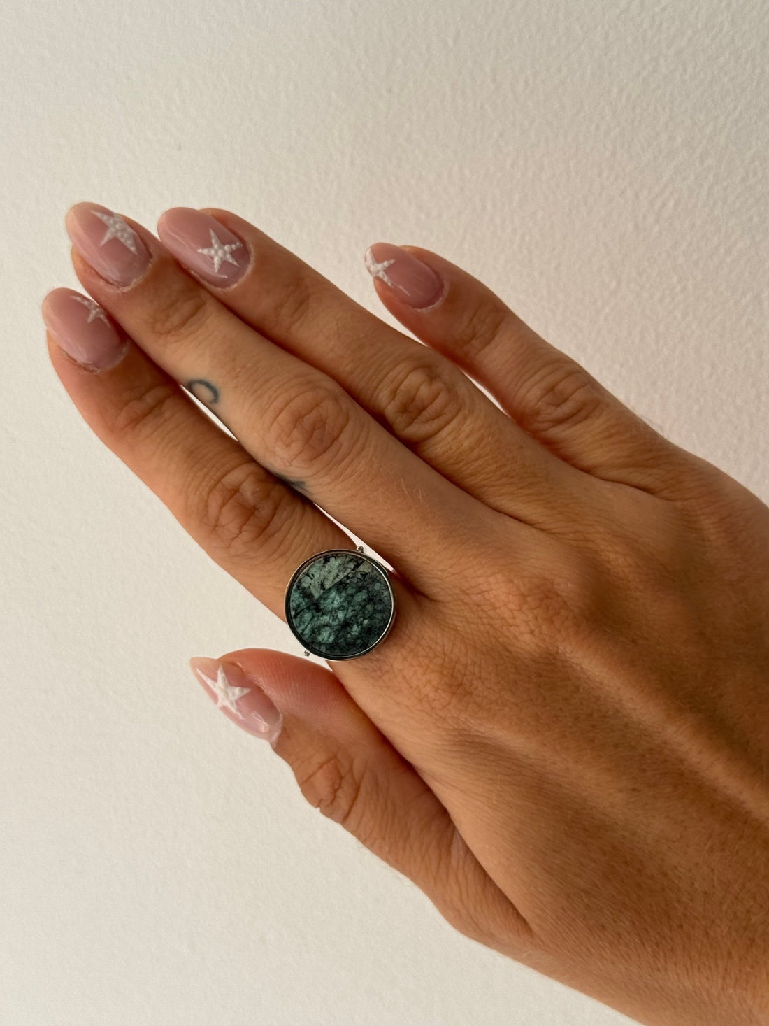 Bague argentée plaque verte marbrée - Léone