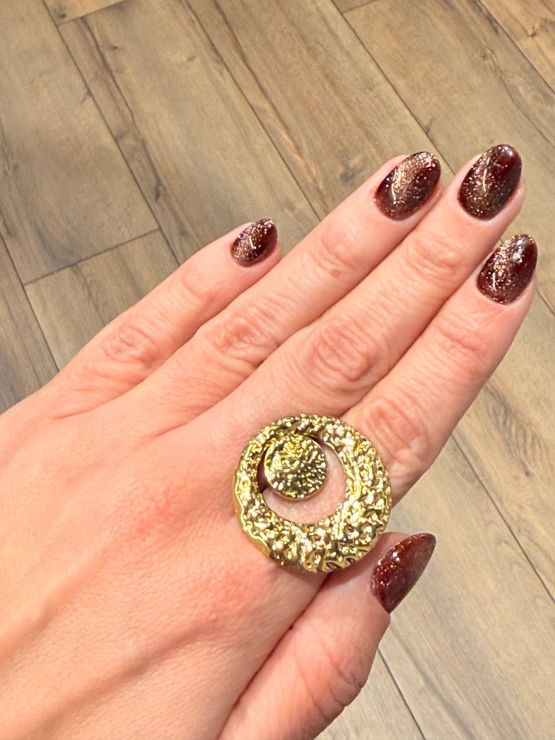 BAGUE DORÉE MARTELEE - Léone