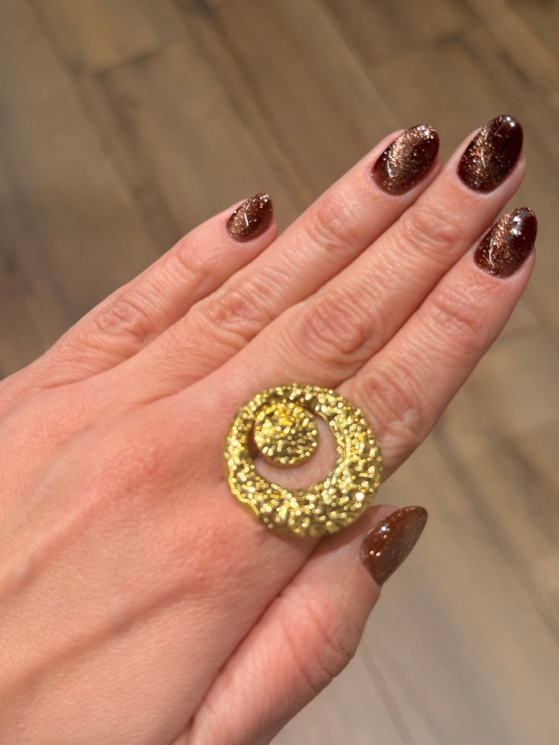 BAGUE DORÉE MARTELEE - Léone