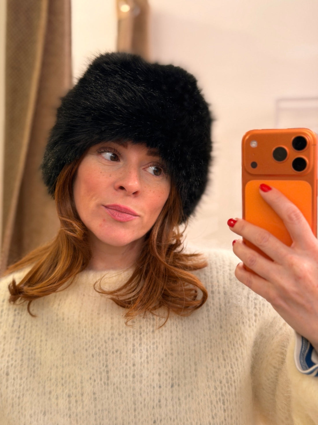 Bob en fourrure noir - Léone