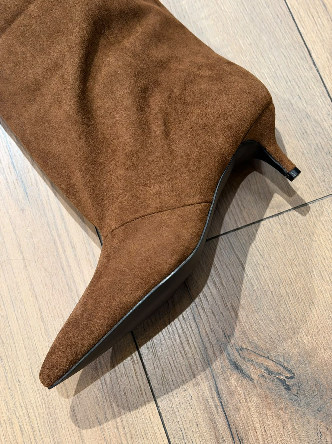 Bottes daim camel pointue - Léone