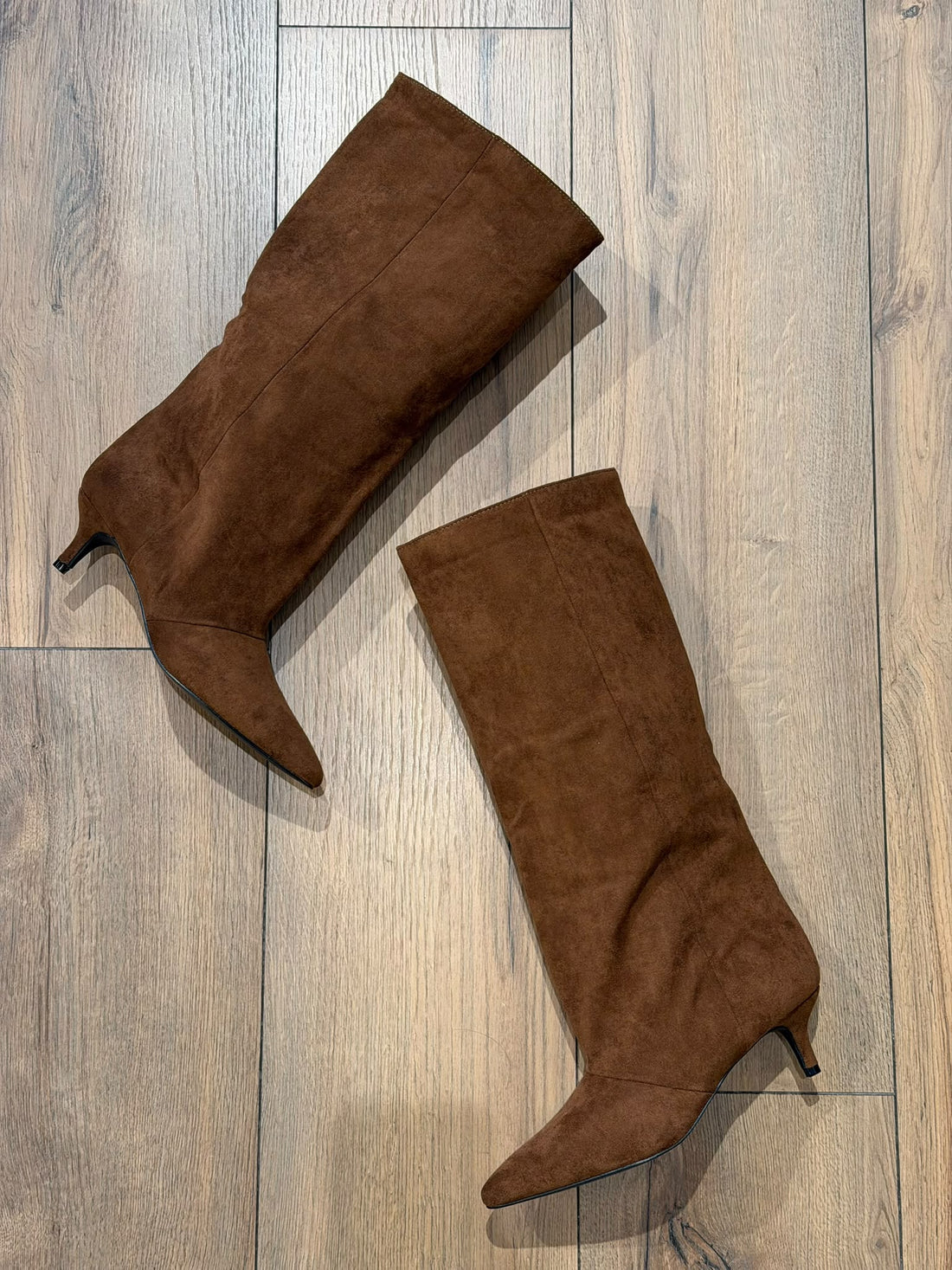 Bottes daim camel pointue - Léone