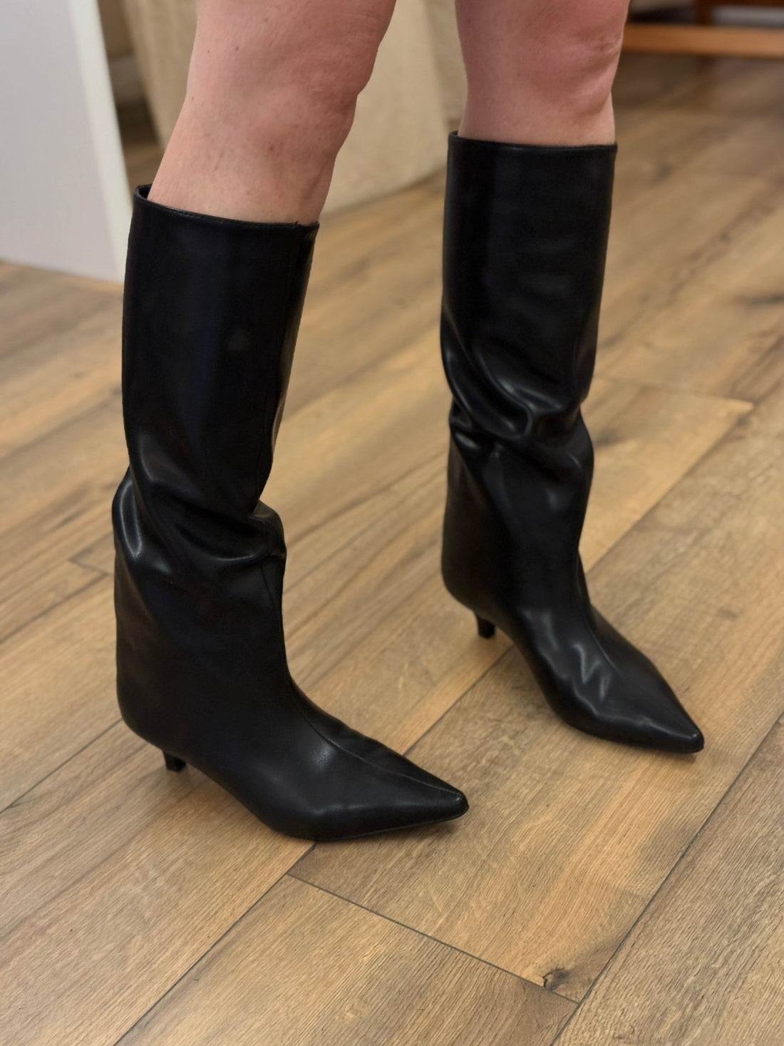 Bottes en cuir synthétique noir à petit talon - Léone