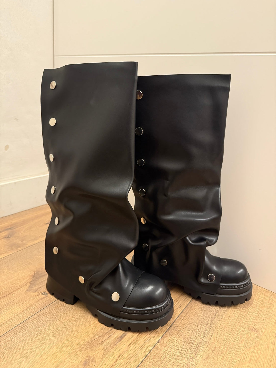Bottes noires à rabats amovibles - Léone