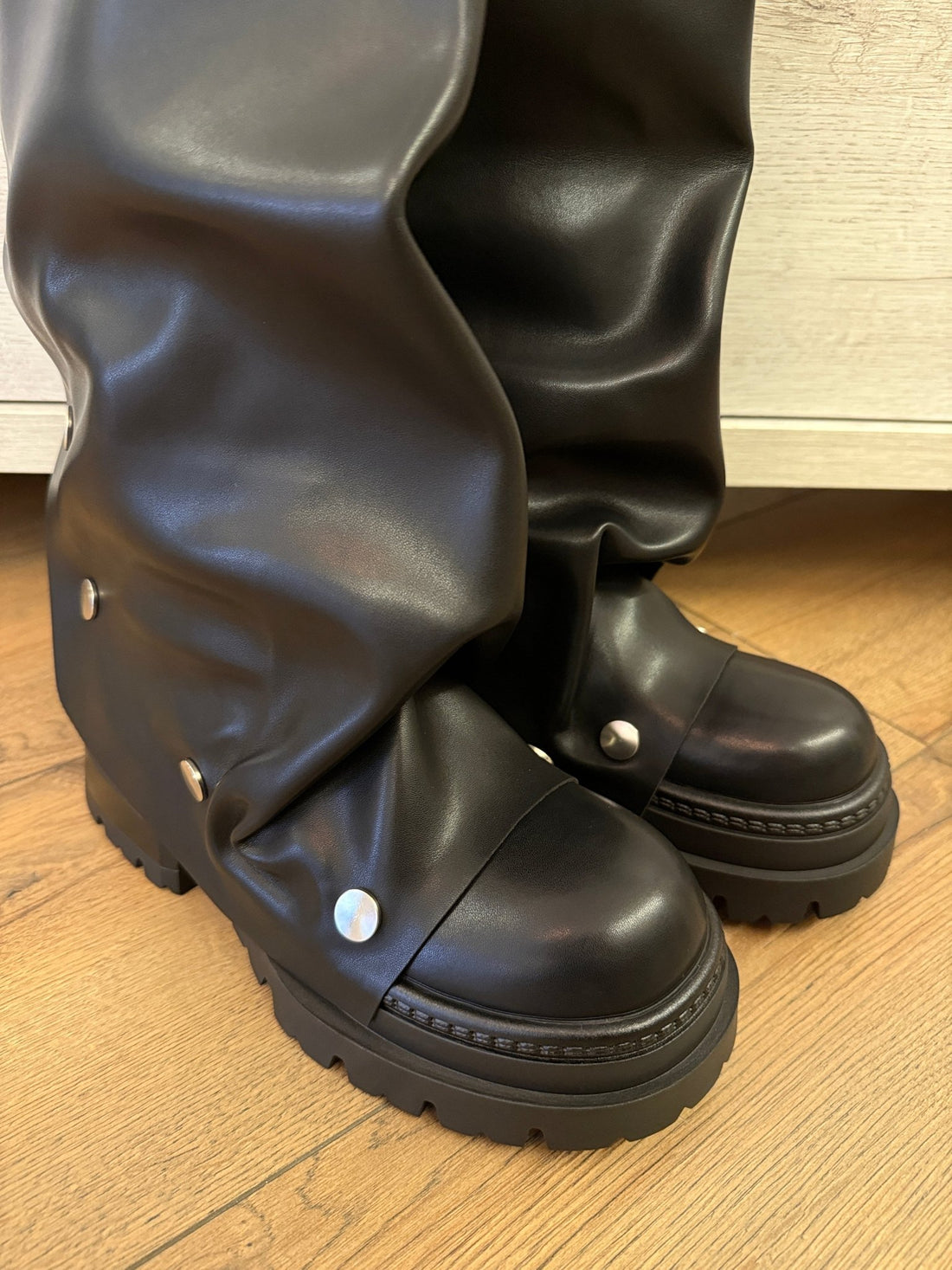 Bottes noires à rabats amovibles - Léone