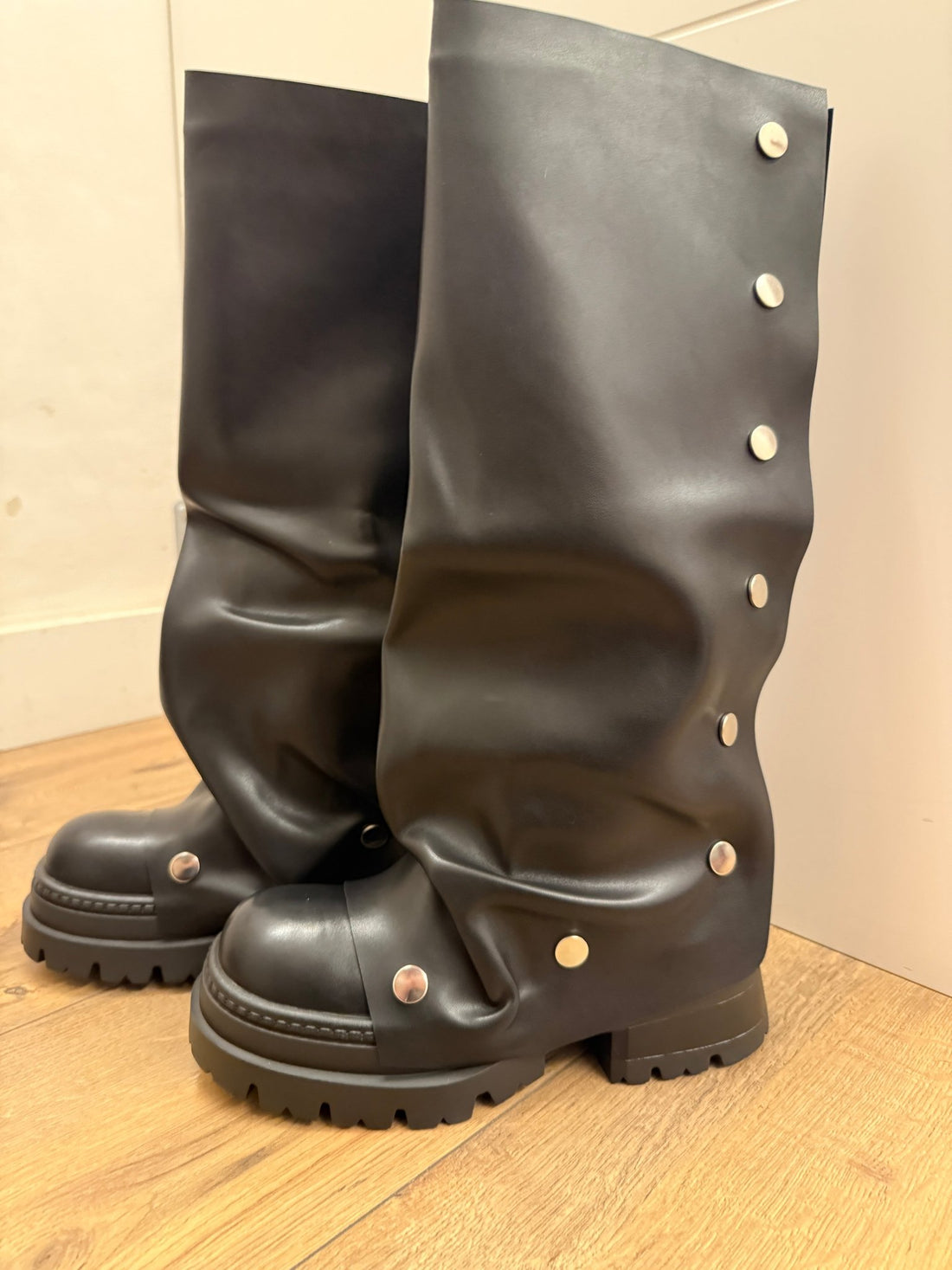 Bottes noires à rabats amovibles - Léone