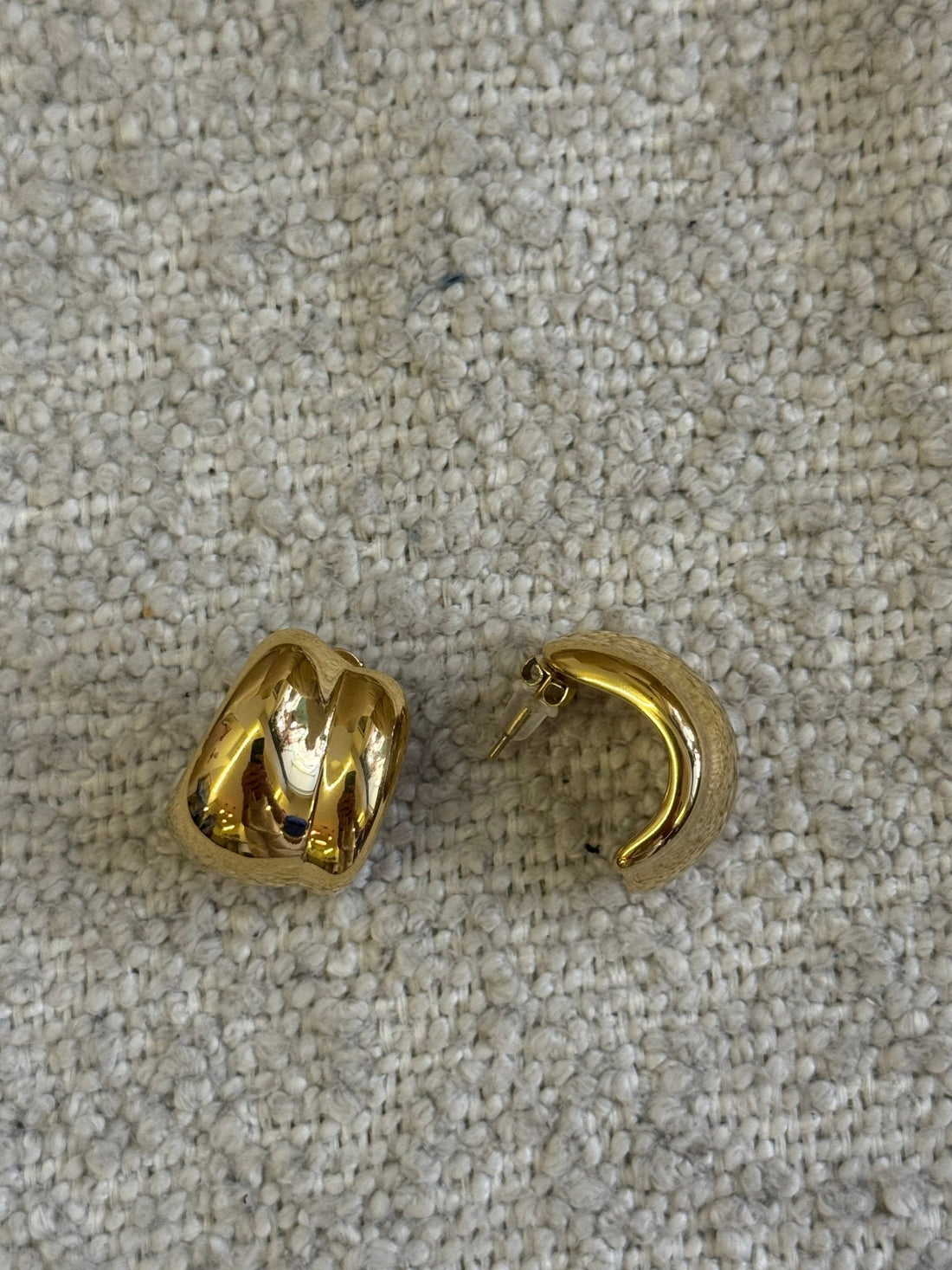 Boucles dorée en forme de L - Léone