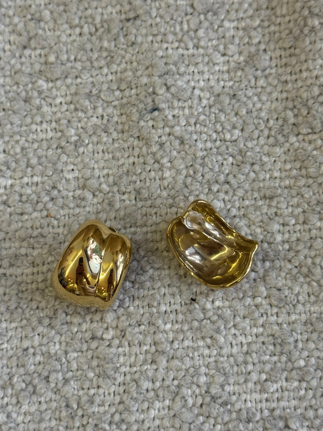 Boucles dorée en forme de L - Léone