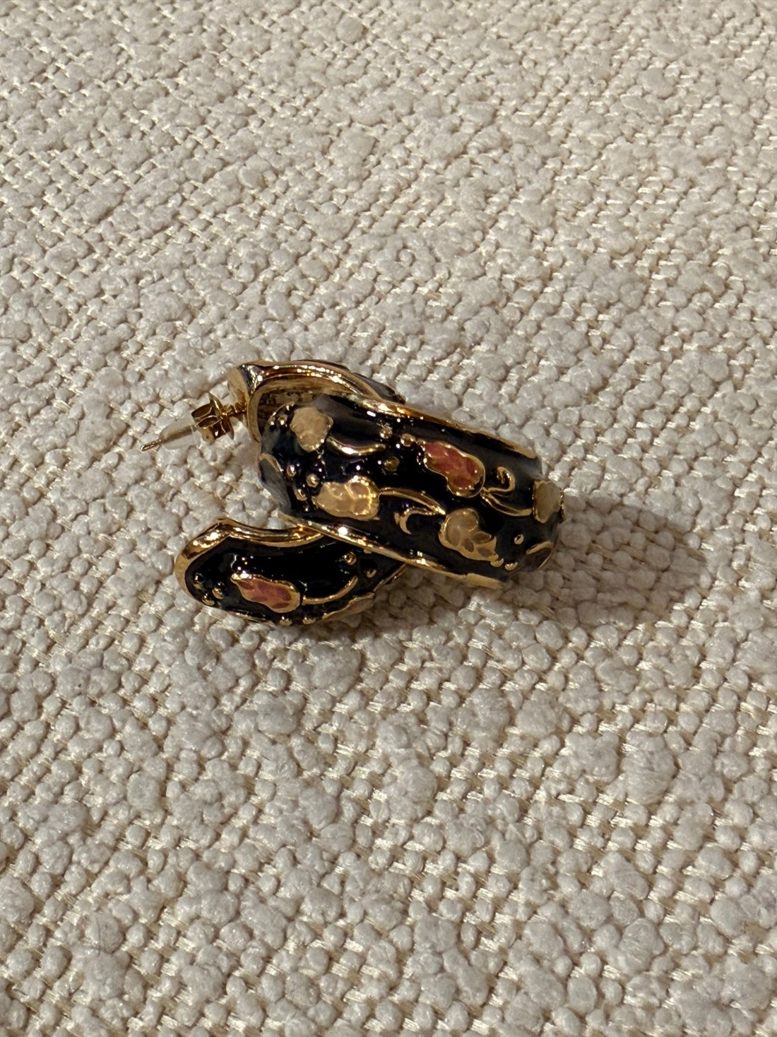 BOUCLES NOIRES ET DORÉES - Léone