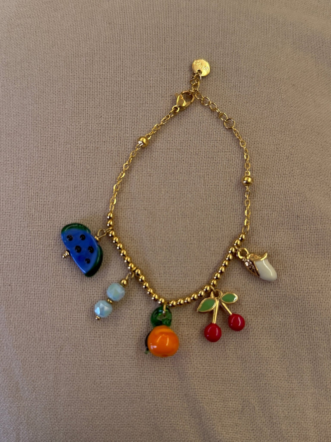 Bracelet chaîne dorée bille et breloques - Léone