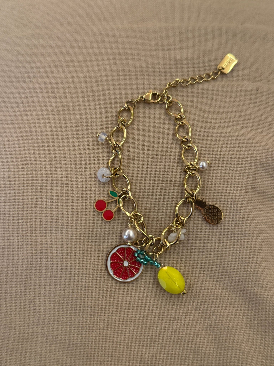 Bracelet chaîne dorée et breloques fruits - Léone