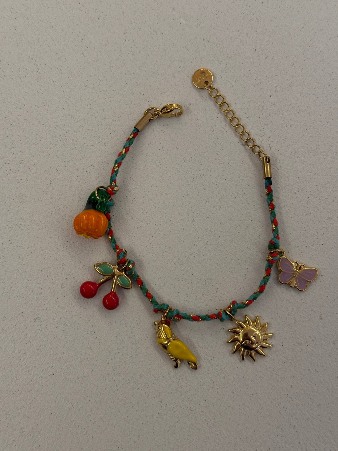 Bracelet en tissu torsadé blanc avec breloques - Léone