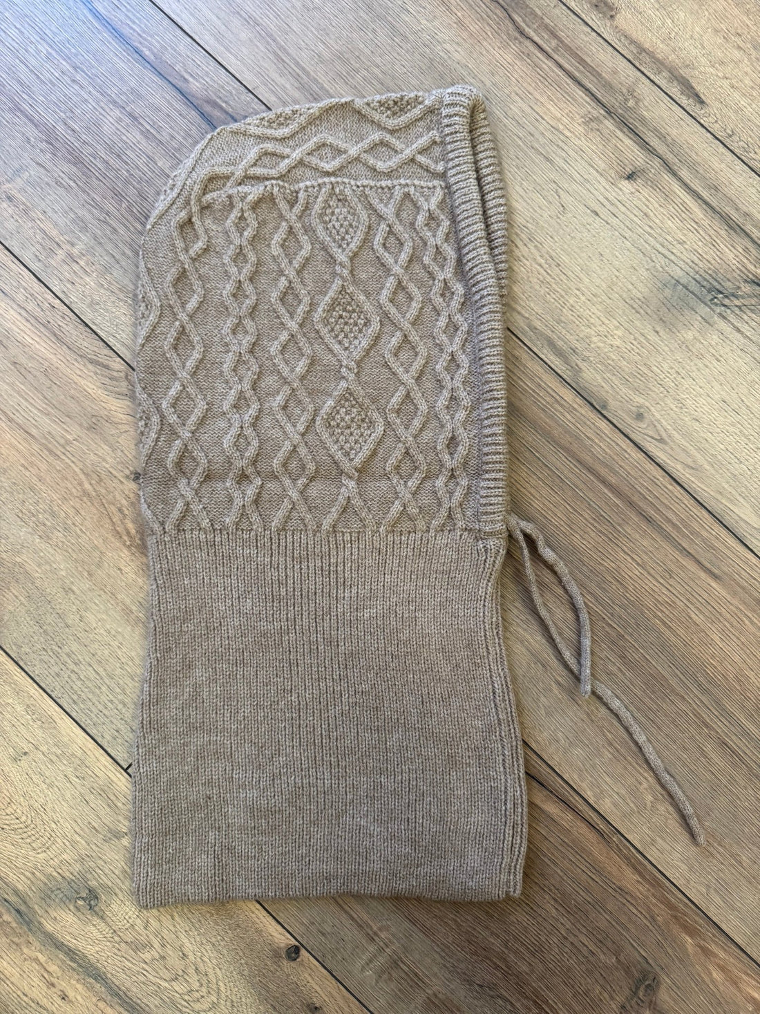 Cagoule tressée beige - Léone