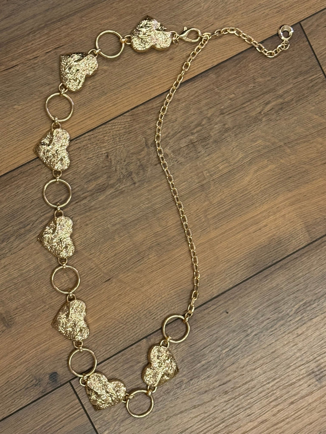 Ceinture en chaîne dorée avec cœurs et anneaux - Léone