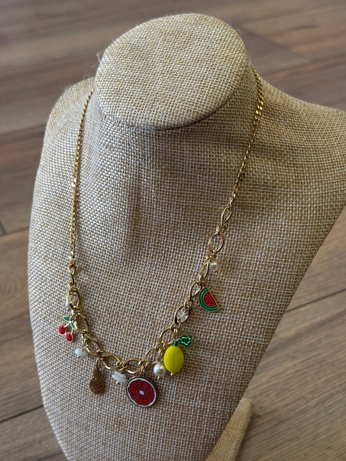 Collier chaîne dorée breloques fruits - Léone
