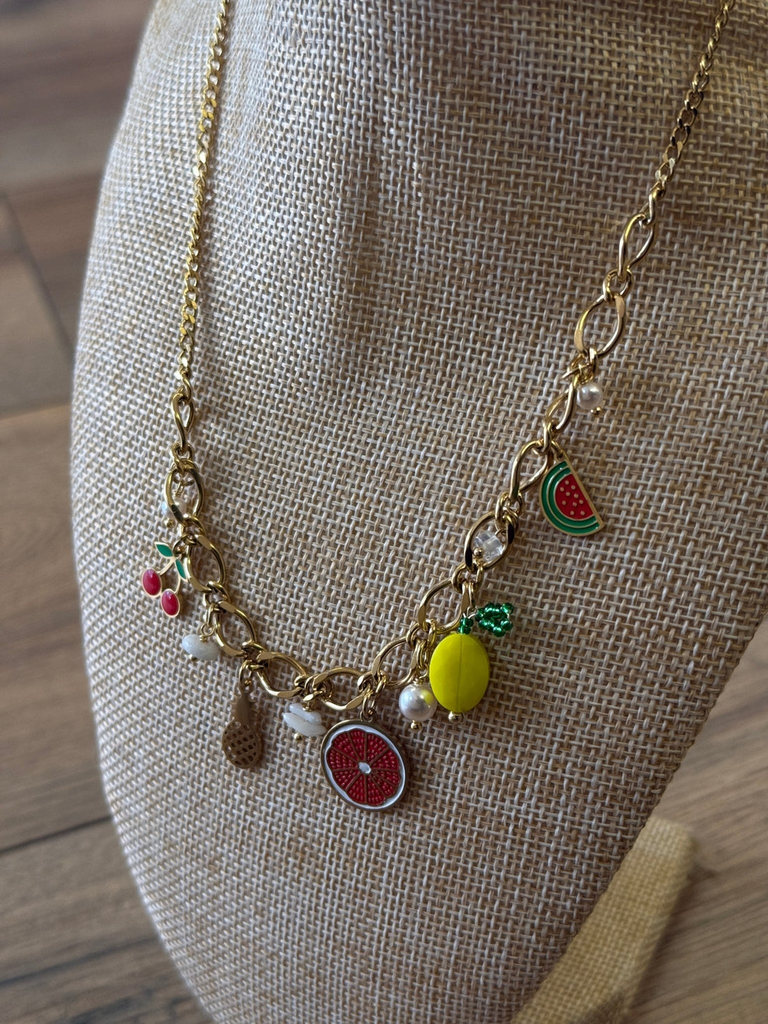 Collier chaîne dorée breloques fruits - Léone