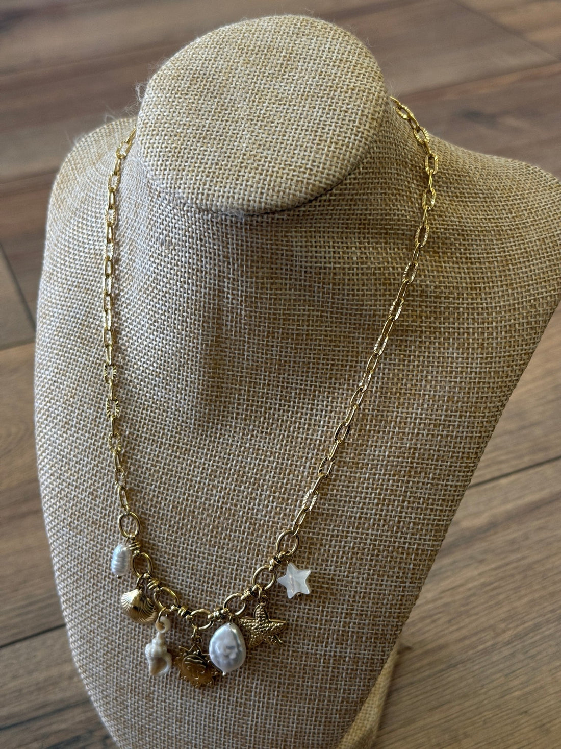 Collier chaîne dorée breloques océan - Léone