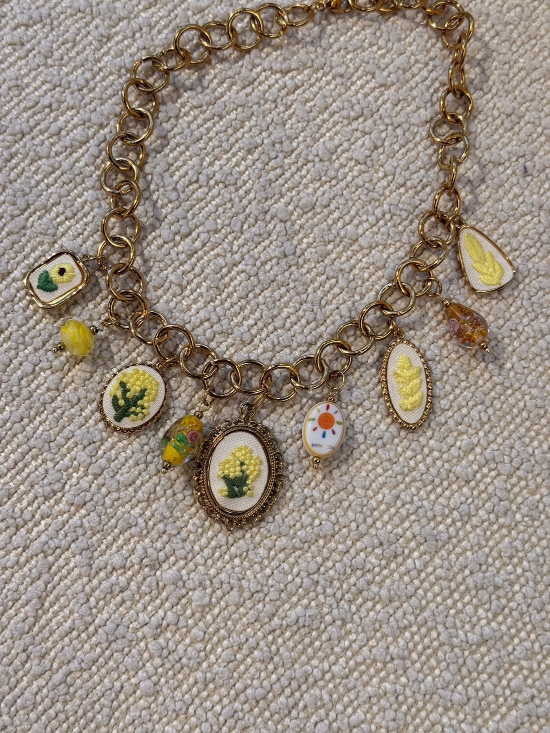 Collier doré breloques jaunes - Léone