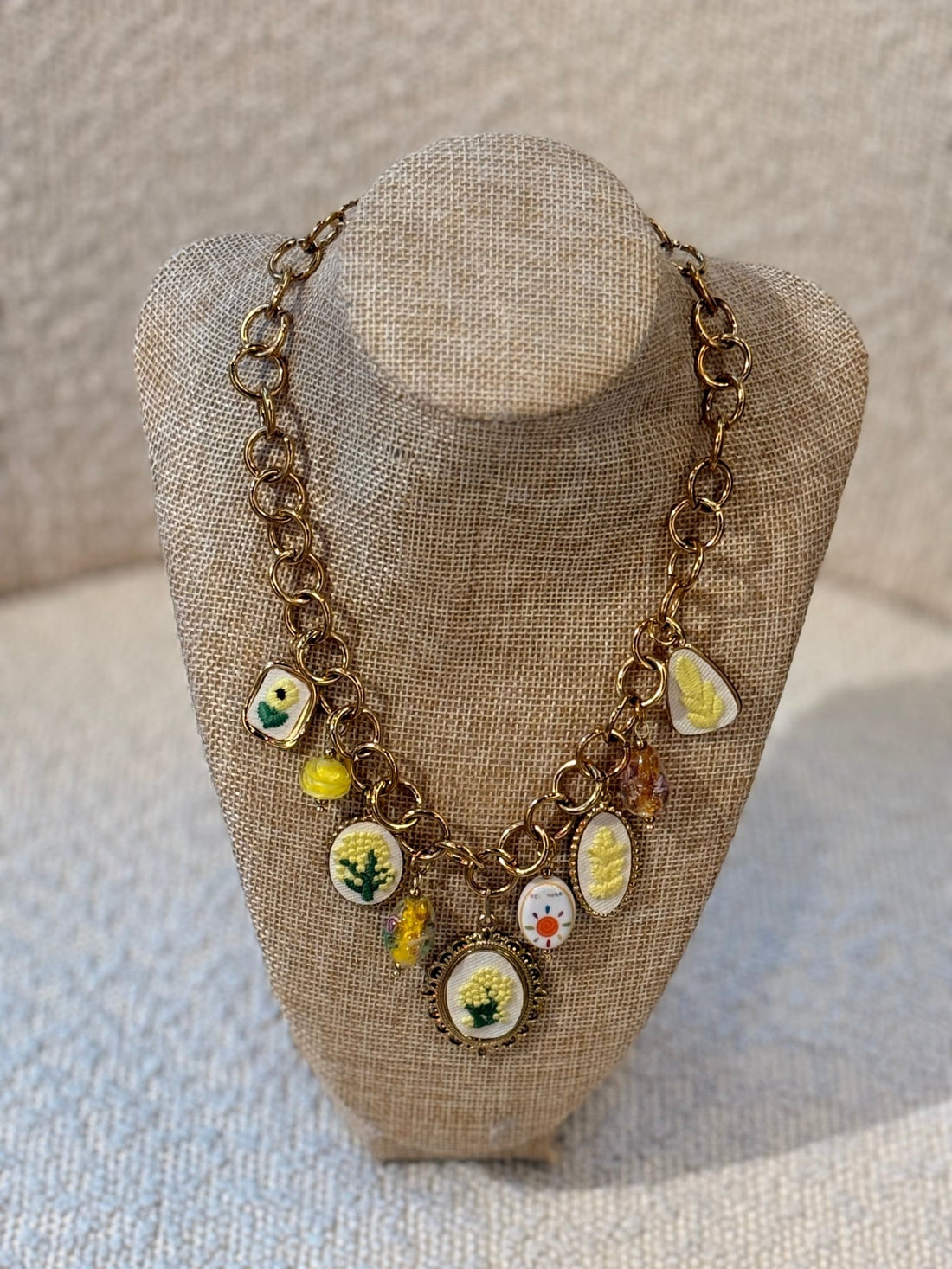 Collier doré breloques jaunes - Léone