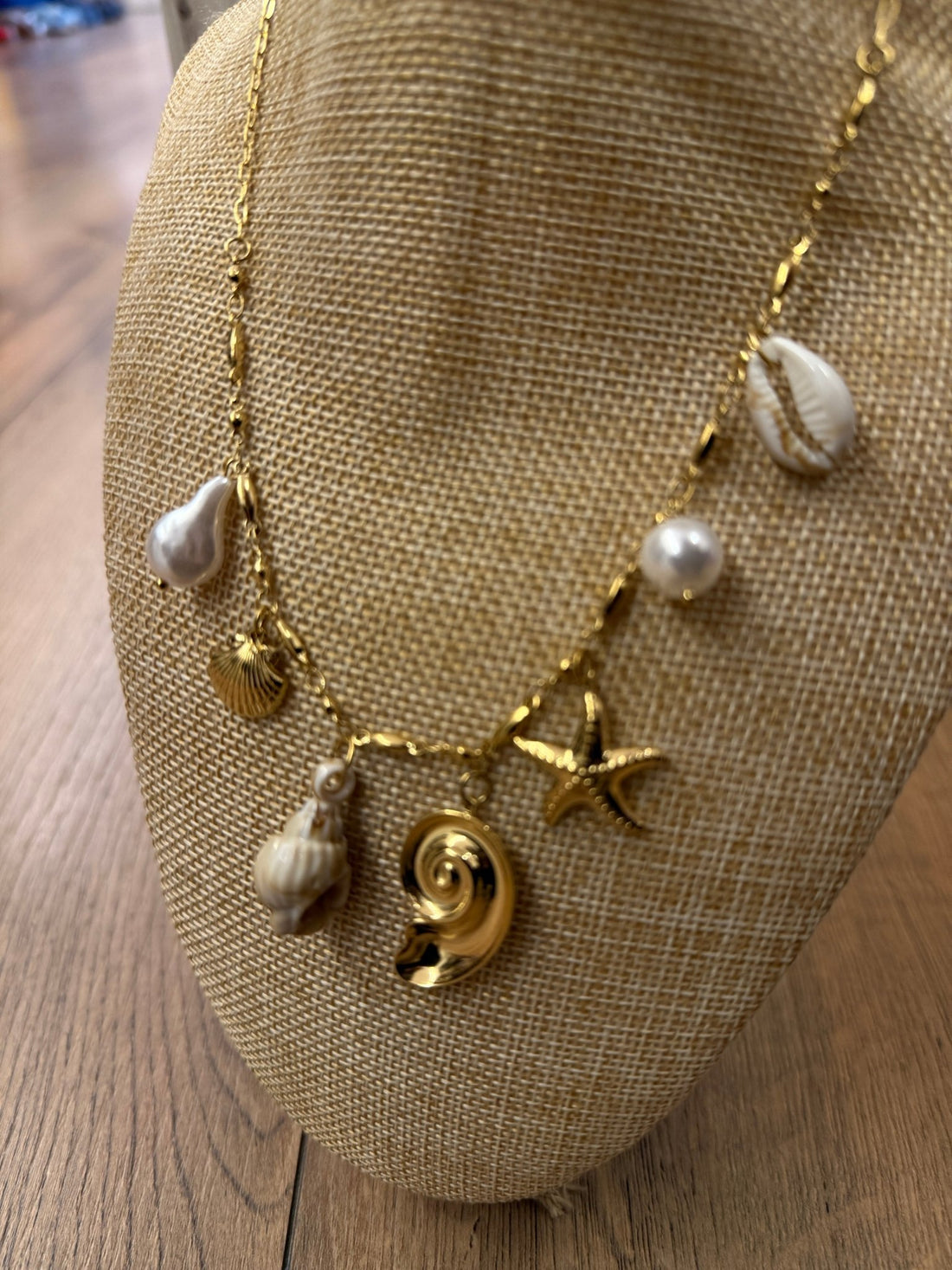 Collier doré breloques océan et perle - Léone