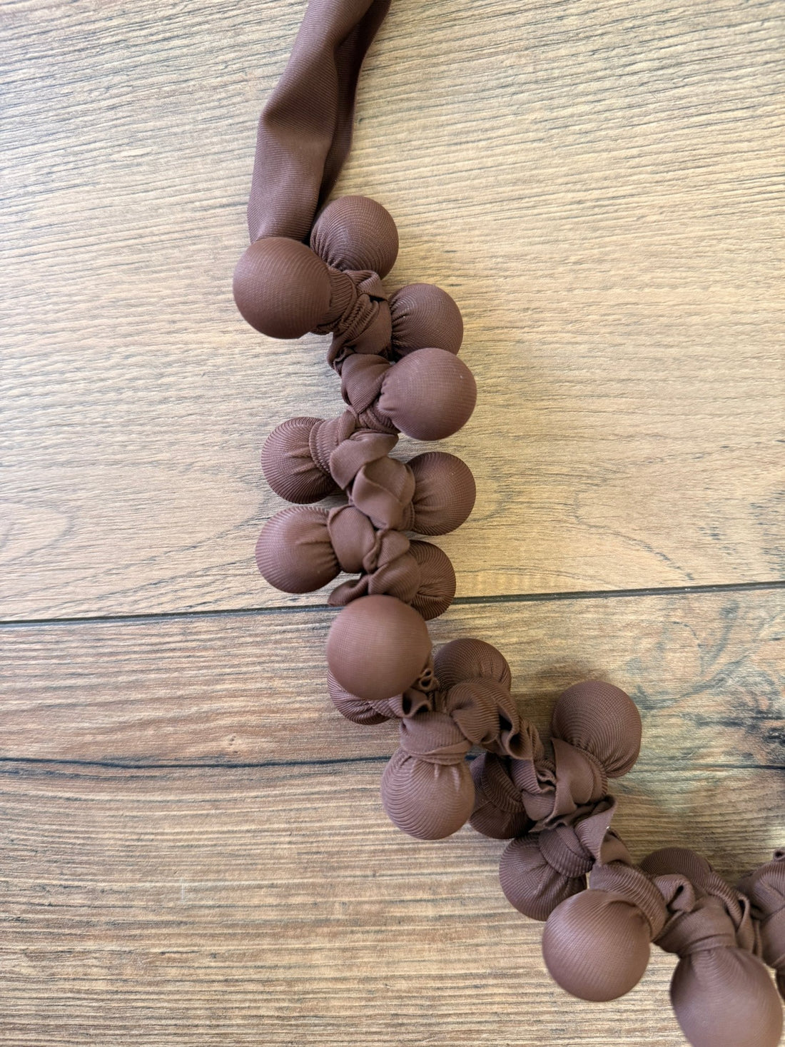Collier original en tissu marron - Léone